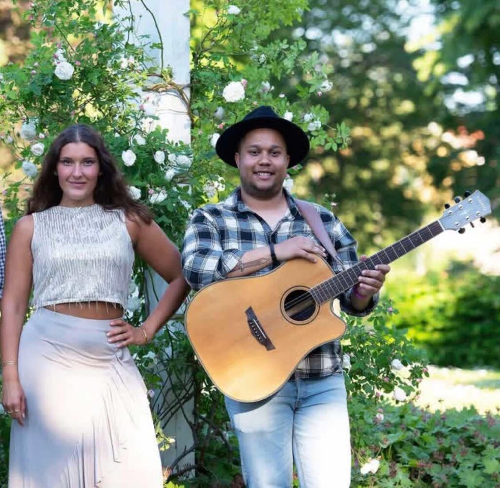 Tisch att.djLrn6YlKvuBFMhrrQdQxhqjR1tGtHAa19vo2lrd1EM (1)